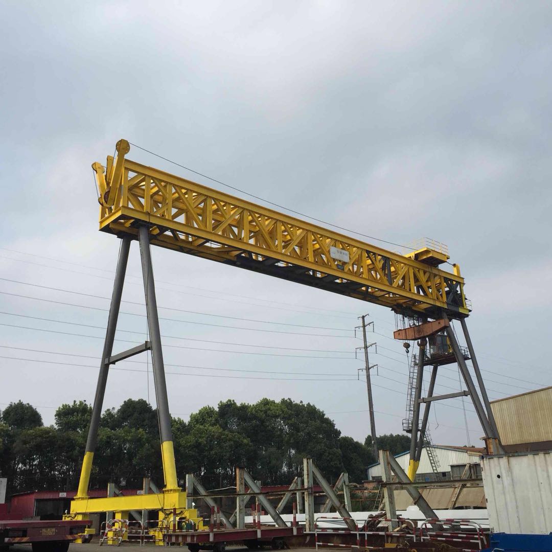 宁波港口龙门吊机造船厂刷油漆防腐